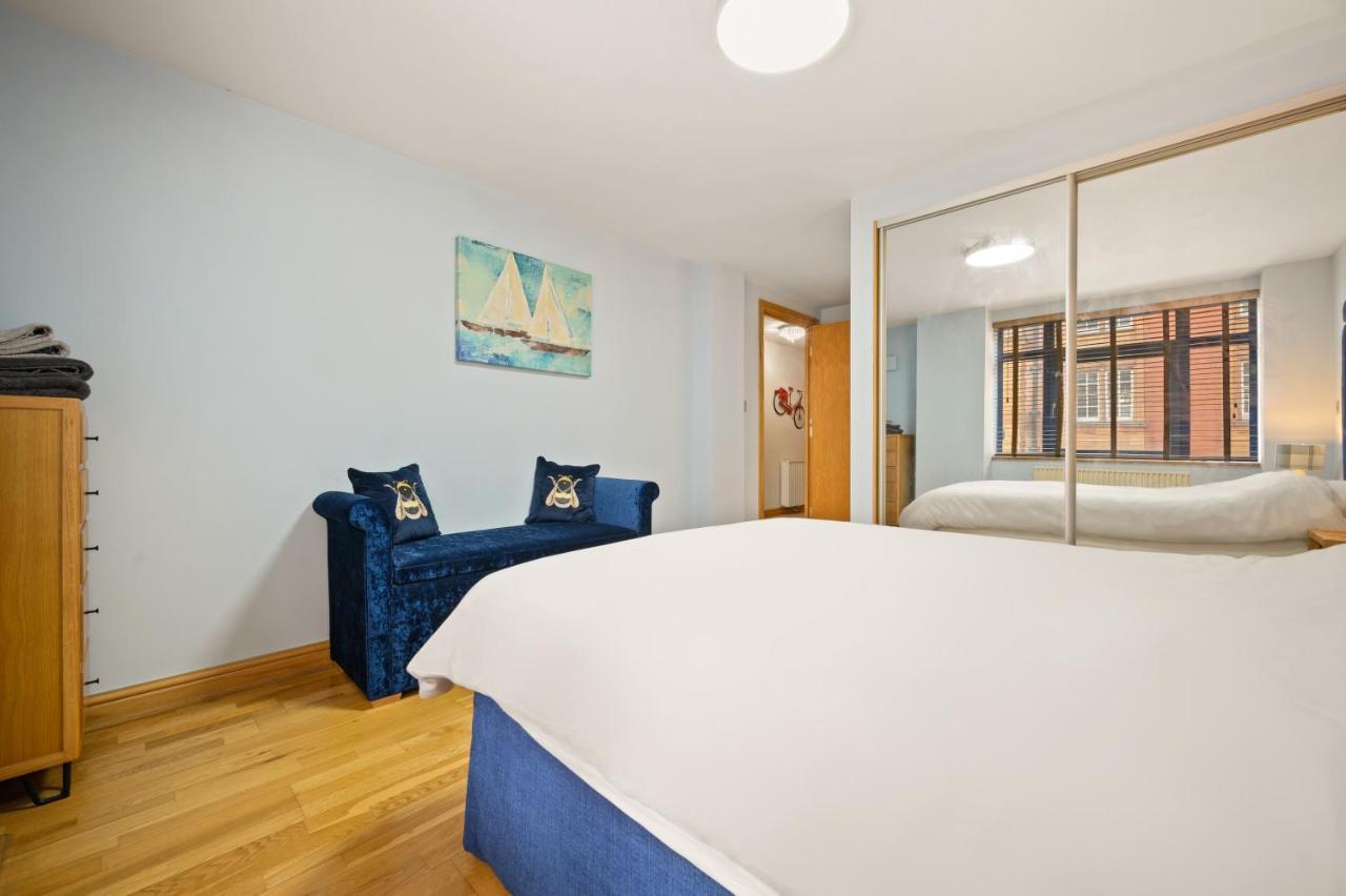 Lovely 2 Double Bedroom Flat With Patio Manchester Exterior foto