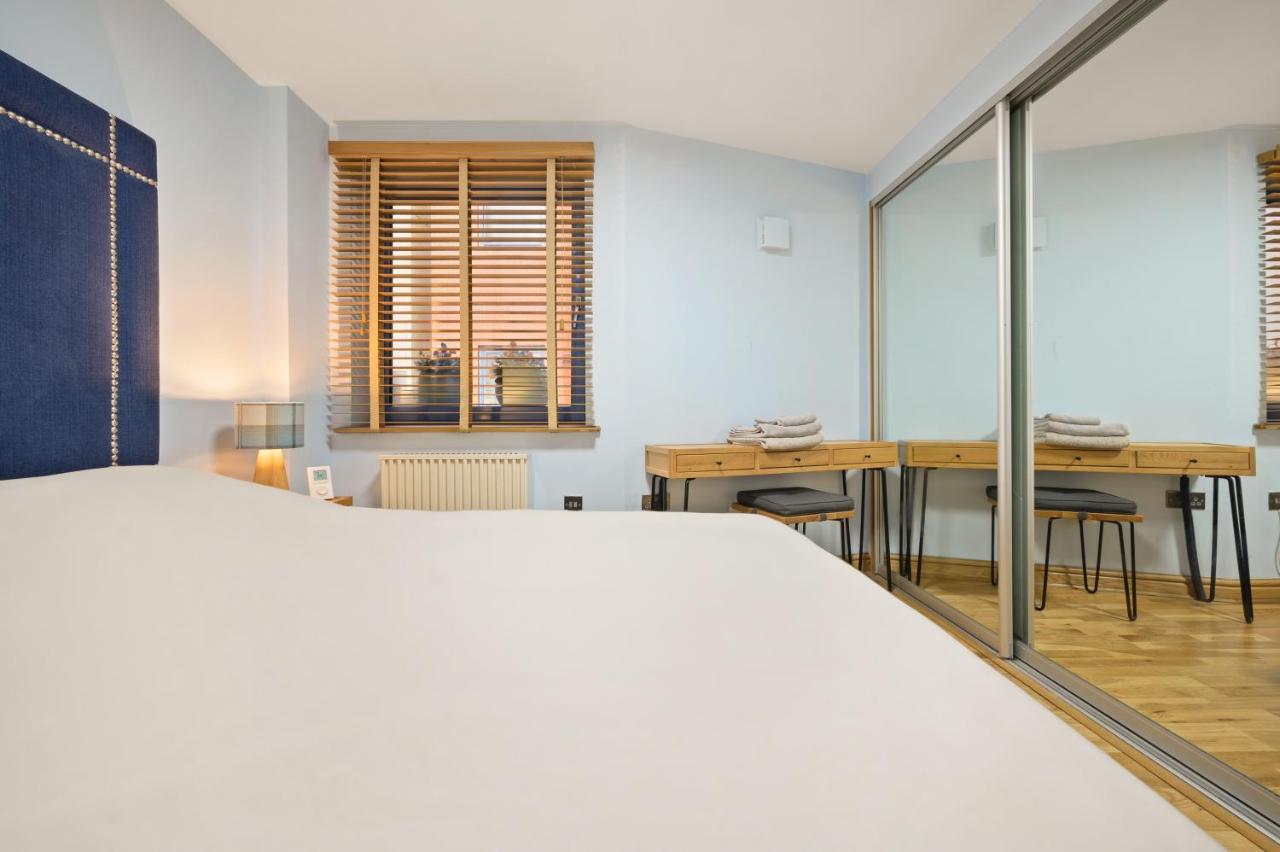 Lovely 2 Double Bedroom Flat With Patio Manchester Exterior foto