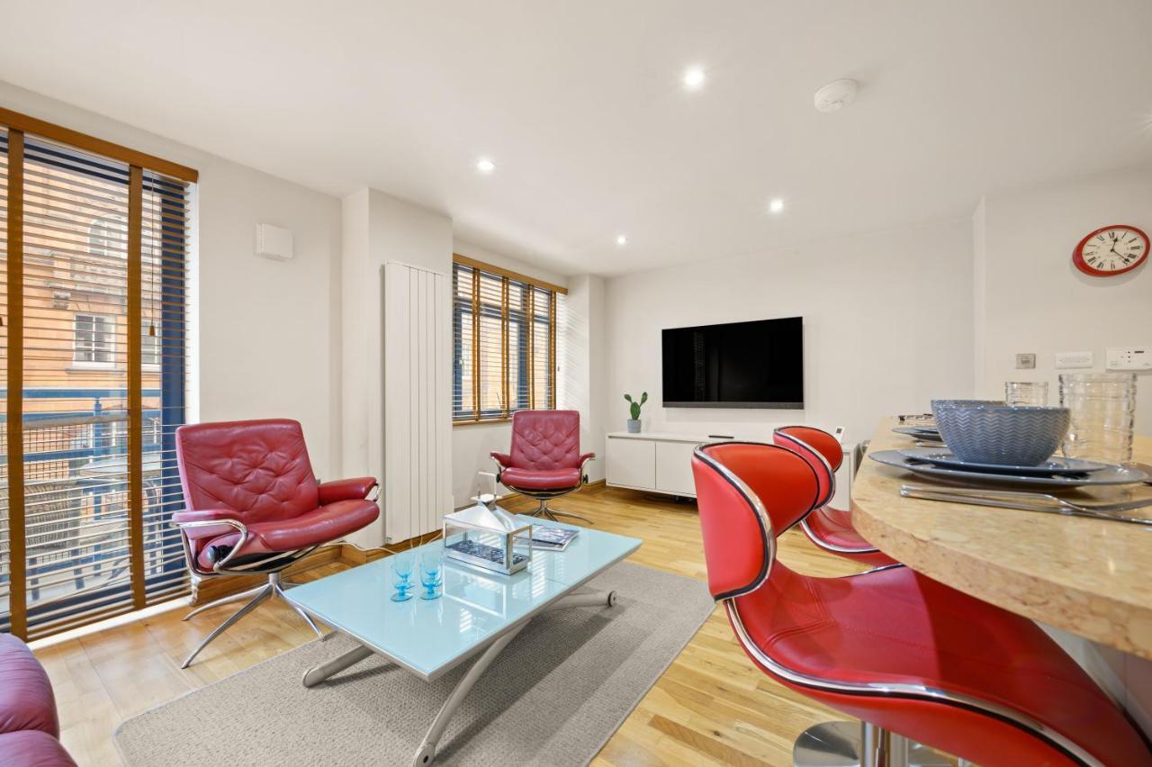 Lovely 2 Double Bedroom Flat With Patio Manchester Exterior foto